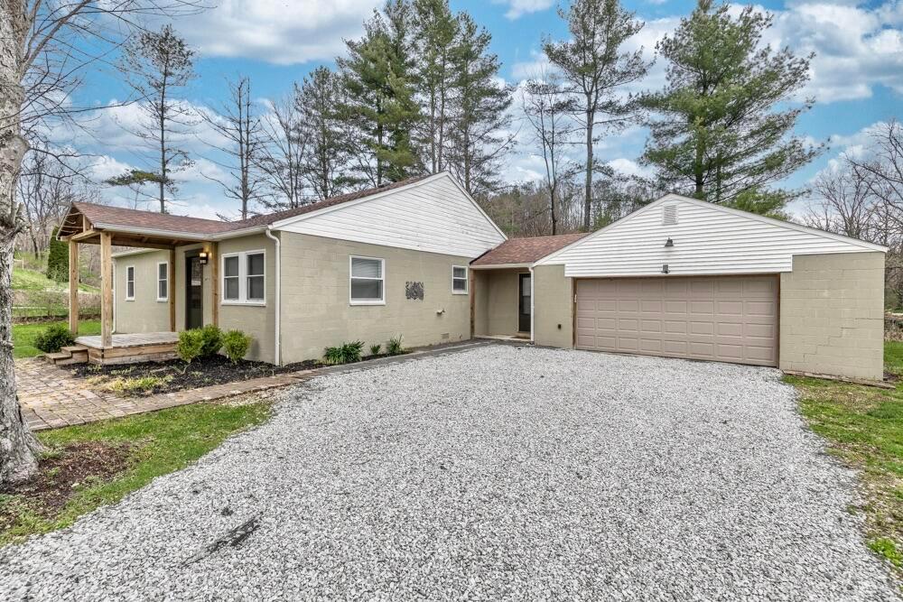 4540 Carpenter Road Southeast Lancaster, OH 43130 - Photo 3 of 16 1BA9978A-21E4-451A-98BF-58B78630D595_1_2
