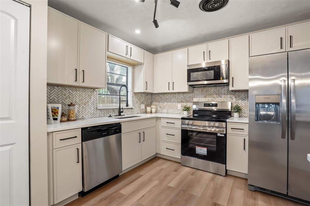 1348 Radclyffe Road Orlando, FL 32804 - Photo 8 of 28 Gallery Image 8