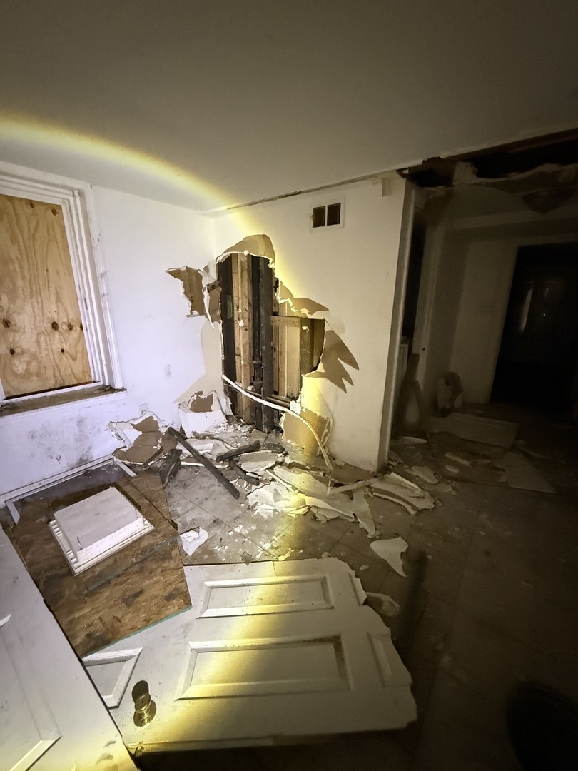 8417 South Escanaba Avenue Chicago, IL 60617 - Photo 12 of 22