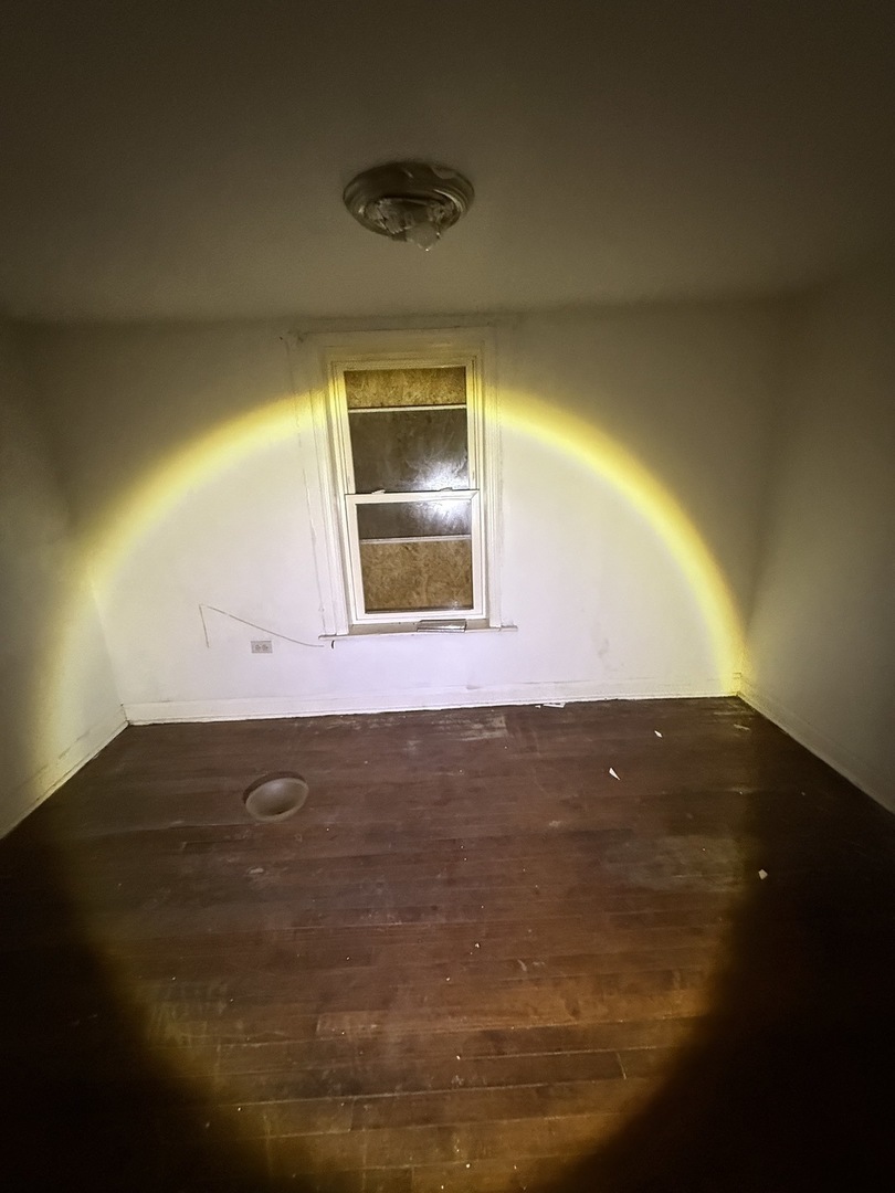 8417 South Escanaba Avenue Chicago, IL 60617 - Photo 4 of 22