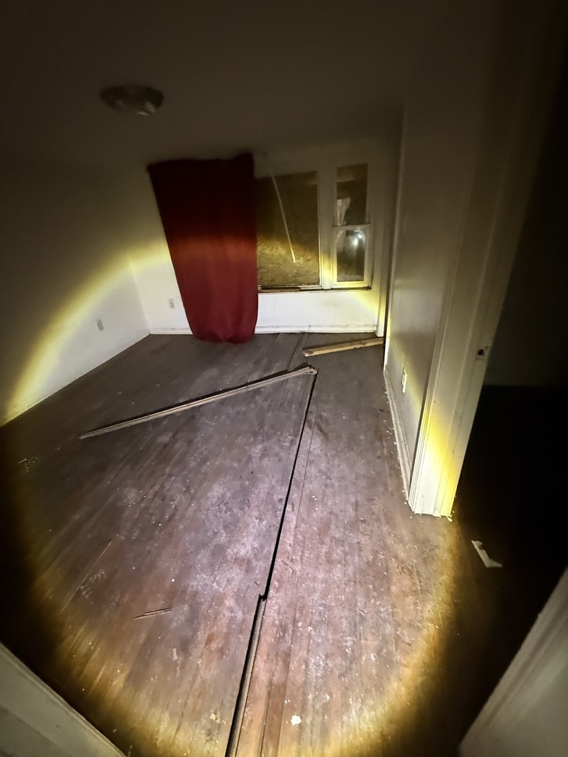 8417 South Escanaba Avenue Chicago, IL 60617 - Photo 6 of 22