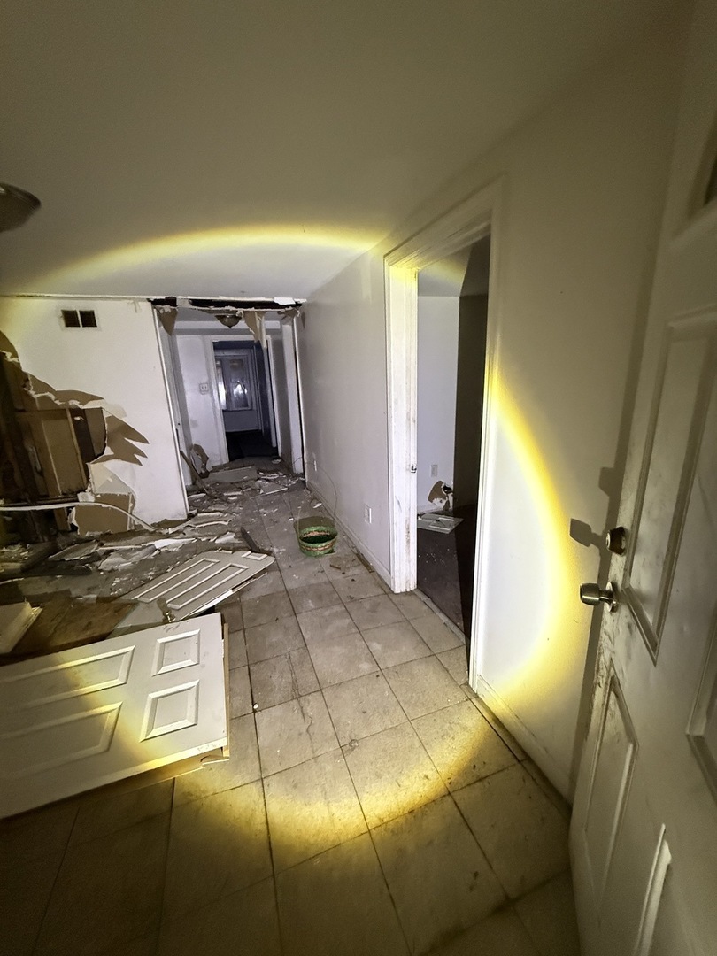 8417 South Escanaba Avenue Chicago, IL 60617 - Photo 9 of 22