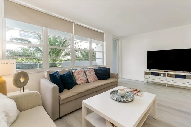 $2,700 | 100 Lincoln Road, Unit 312, Miami Beach, FL 33139