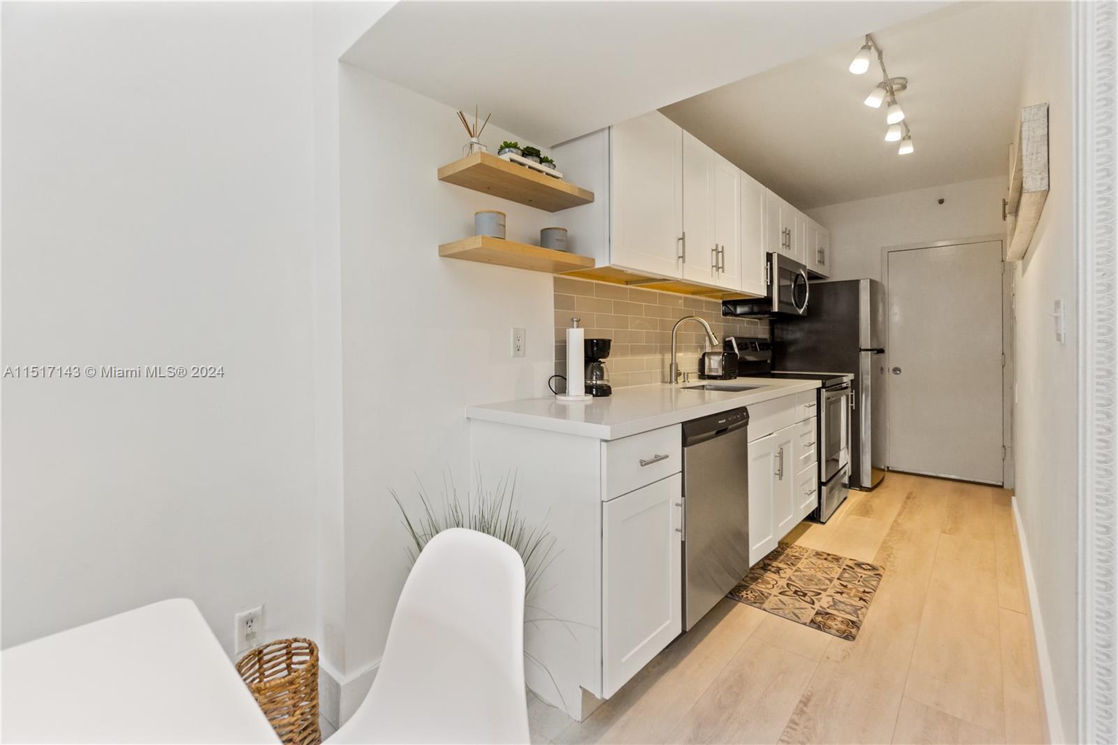 100 Lincoln Road, Unit 312 Miami Beach, FL 33139 - Photo 7 of 19