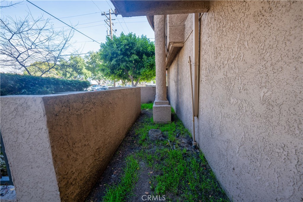 640 West 4th Street, Unit 101 Long Beach, CA 90802 - Photo 19 of 25 a view of a backyard