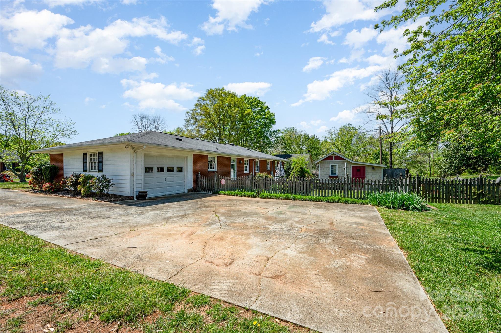 3409 Oak Tree Trail Matthews, NC 28105 - Photo 25 of 26 a front view of a house with a garden
