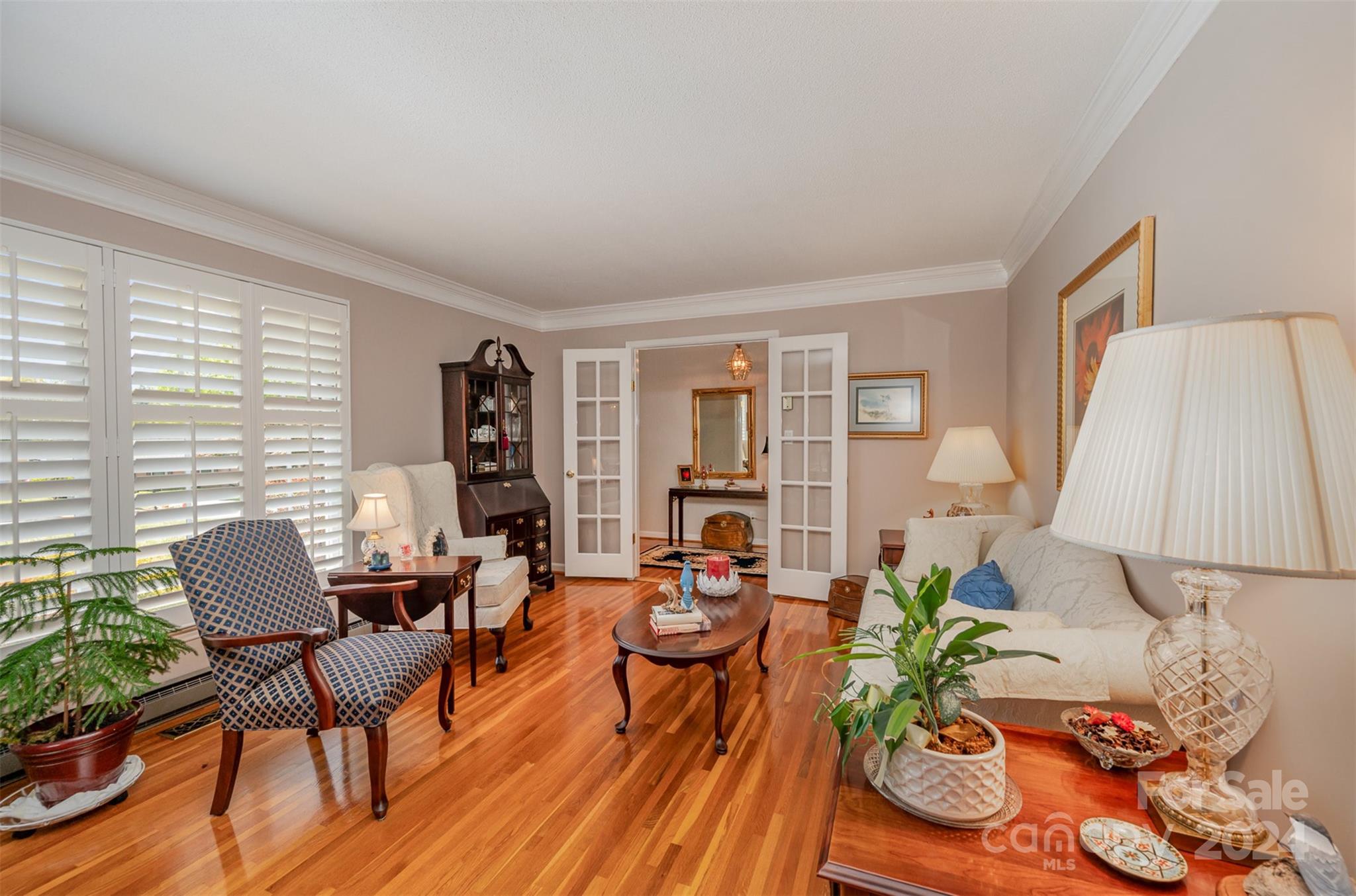 3409 Oak Tree Trail Matthews, NC 28105 - Photo 6 of 26 a living room with furniture and a lamp
