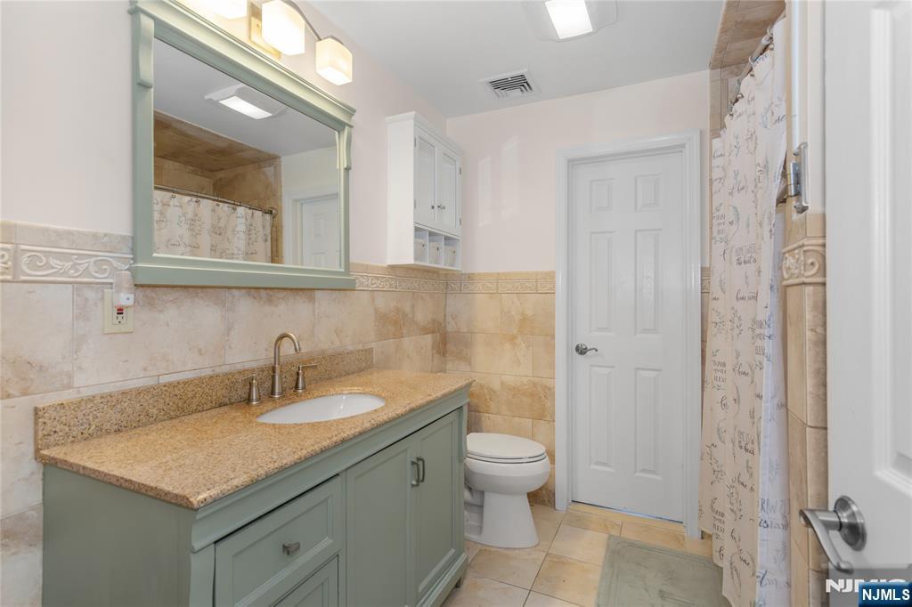 4 Lorelei Terrace Lodi, NJ 07644 - Photo 14 of 27