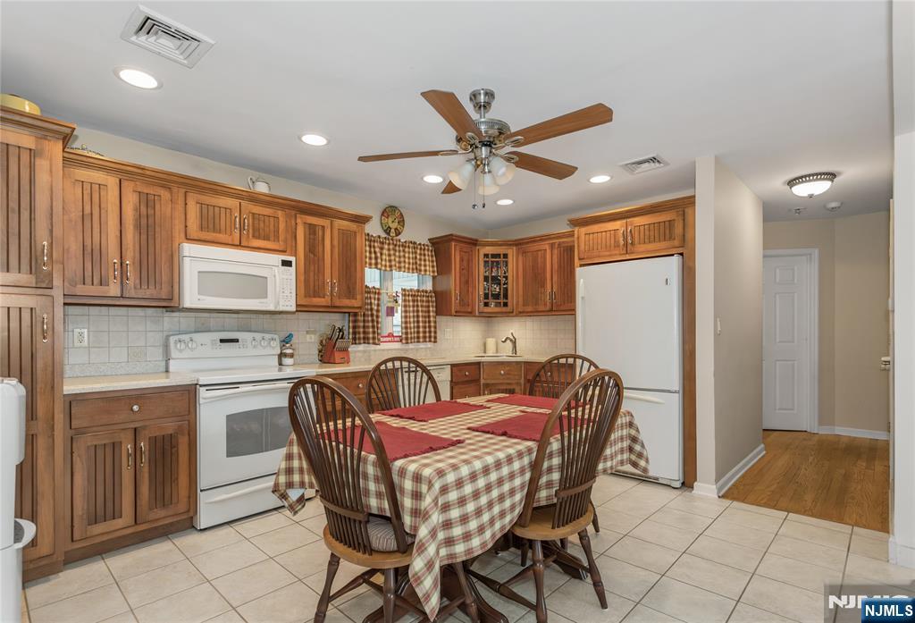 4 Lorelei Terrace Lodi, NJ 07644 - Photo 2 of 27