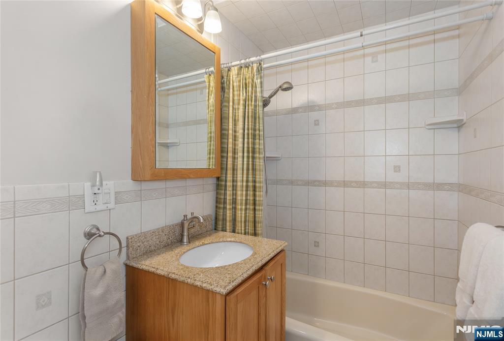 4 Lorelei Terrace Lodi, NJ 07644 - Photo 6 of 27