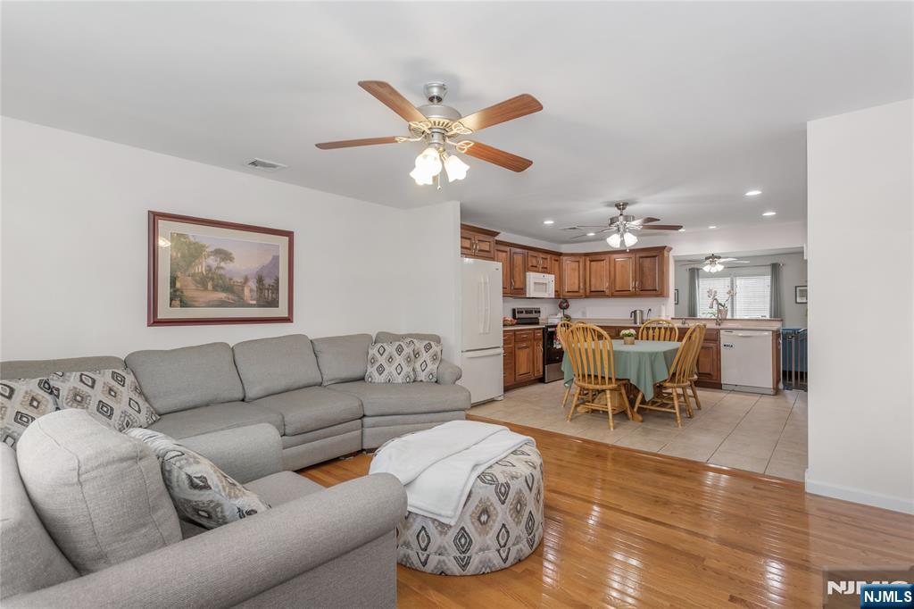 4 Lorelei Terrace Lodi, NJ 07644 - Photo 8 of 27