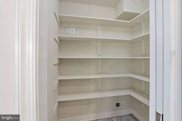 $2,900 | 410 Thelma Avenue, Glen Burnie, MD 21060