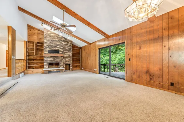 $879,900 | 24334 County Road 9, Winona, MN 55987