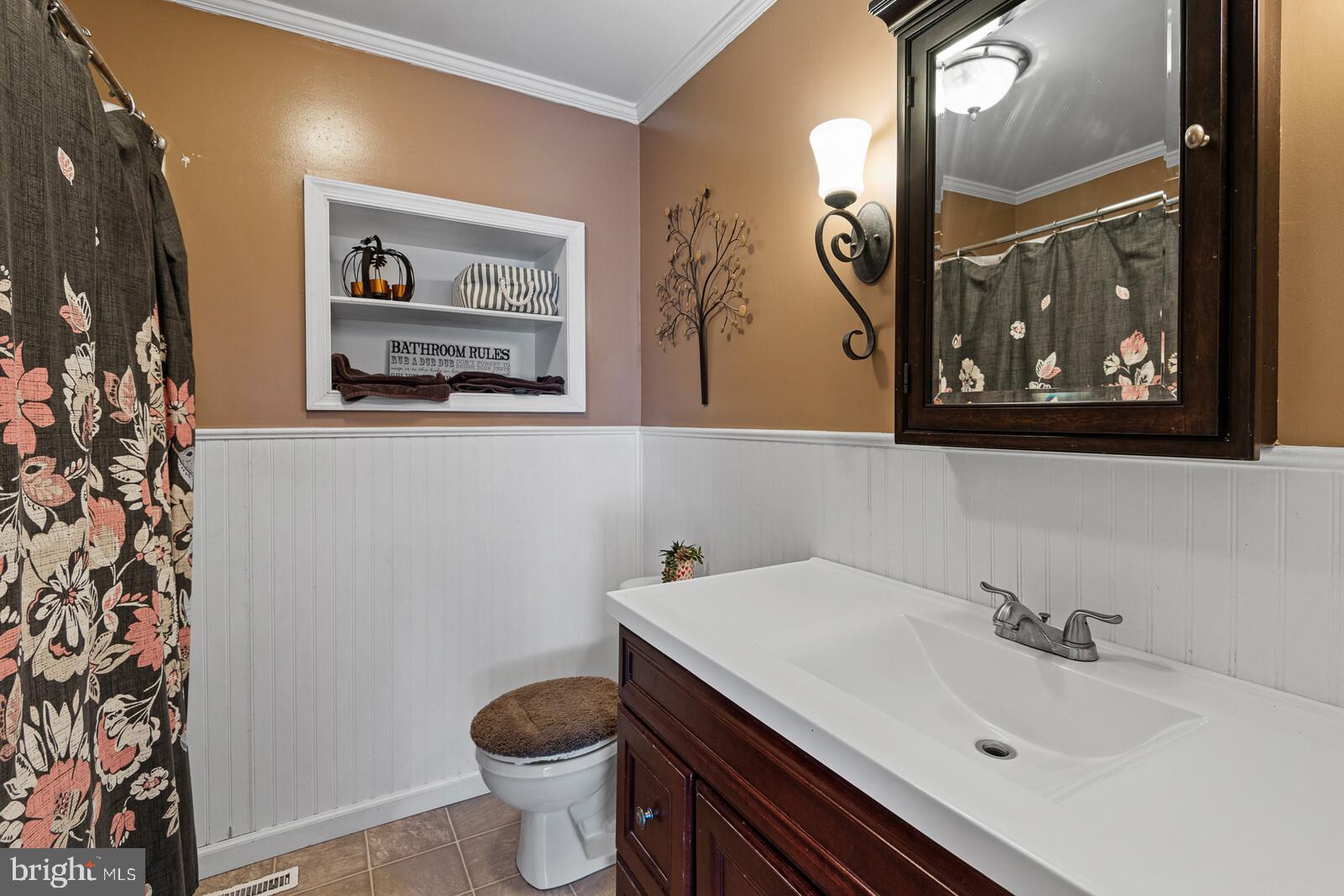 105 Greenfield Road Newark, DE 19713 - Photo 14 of 20 Upstairs Full Bathroom