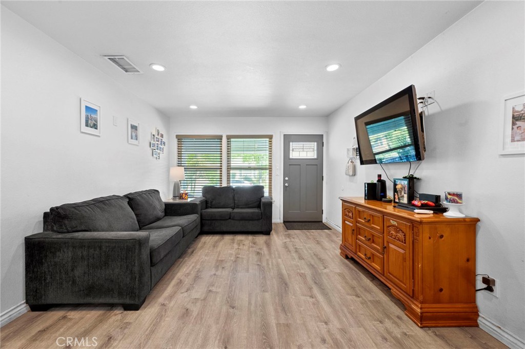 4855 Pearce Avenue Long Beach, CA 90808 - Photo 10 of 42