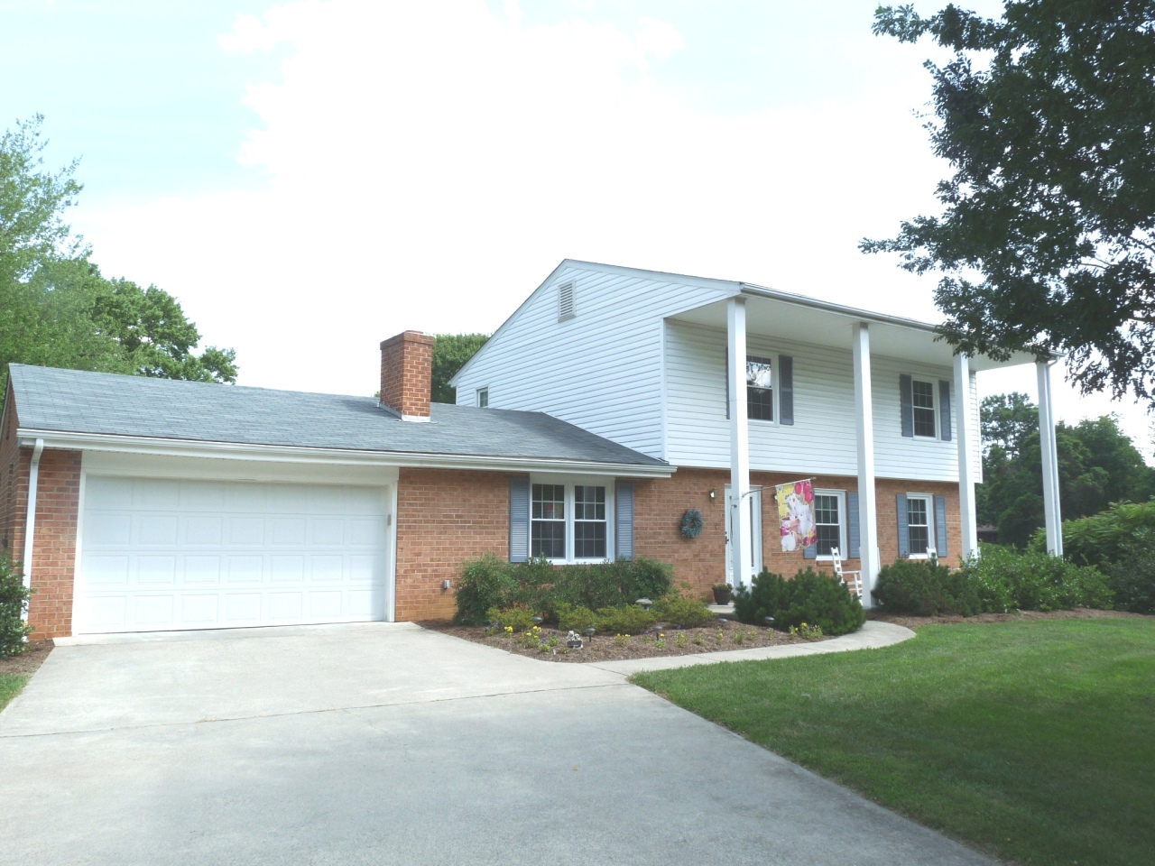 6945 Goff Road Roanoke, VA 24019 - Photo 3 of 40 2 Car Garage