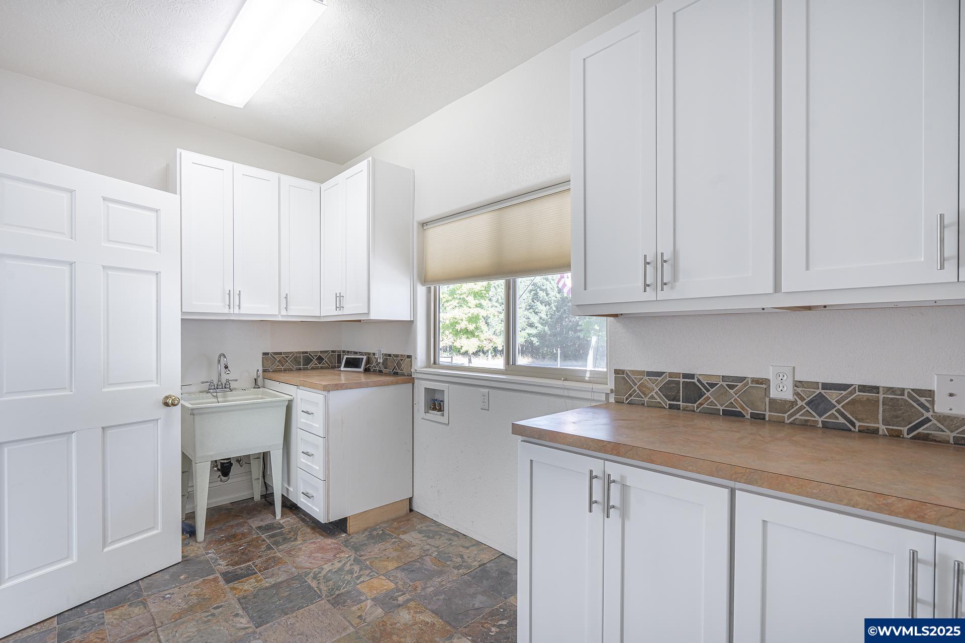17234 Oakdale Road Dallas, OR 97338 - Photo 17 of 48