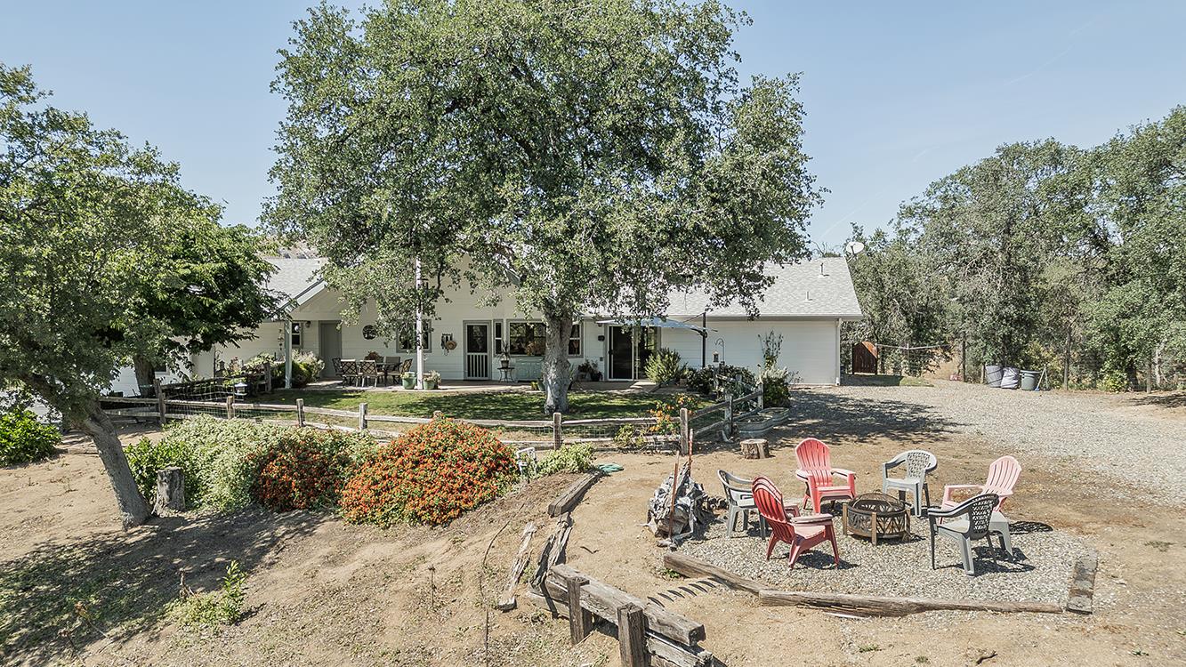14815 Garlock Lane Prather, CA 93651 - Photo 70 of 80 a view of a house with backyard
