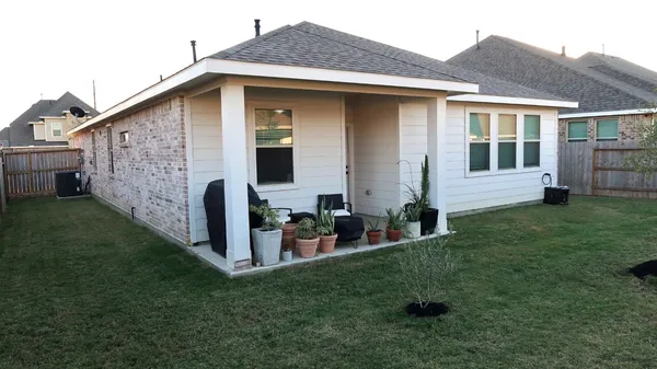 a front view of house with yard