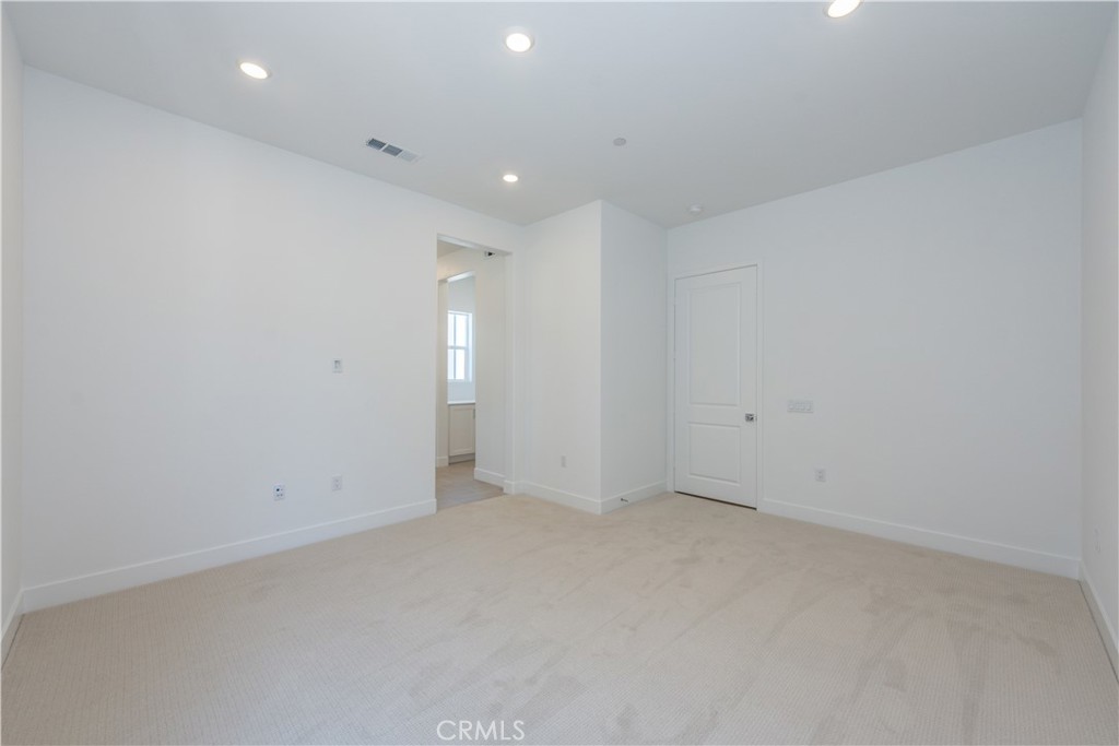 136 Seep Irvine, CA 92618 - Photo 30 of 32