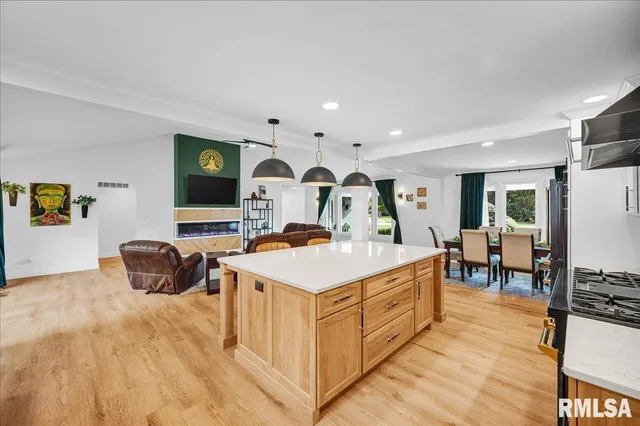 $539,900 | 58 Waldheim Road, Morton, IL 61550