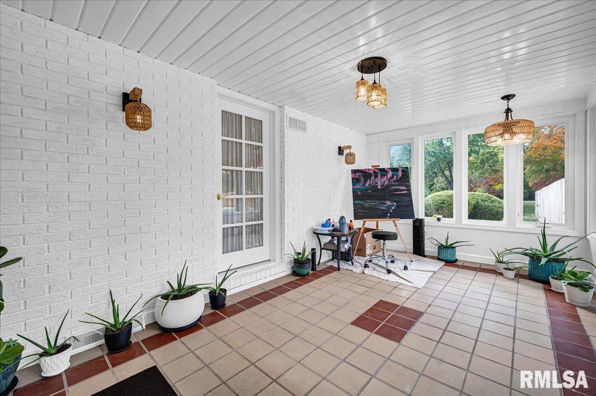 58 Waldheim Road Morton, IL 61550 - Photo 13 of 56