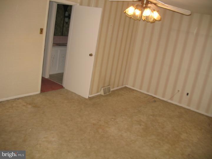 12335 Wyndom Road Philadelphia, PA 19154 - Photo 9 of 19