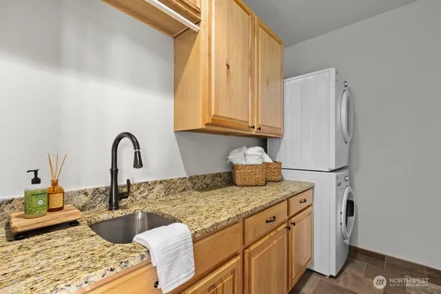 $1,320,500 | 25323 182nd Street East, Orting, WA 98360