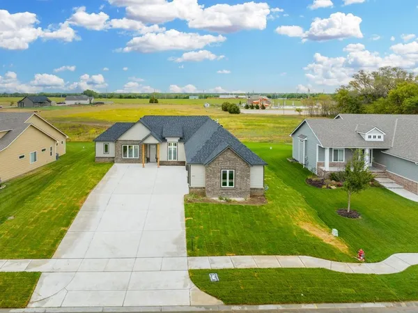 $429,000 | 1422 Emerald Valley Drive, Mulvane, KS 67110