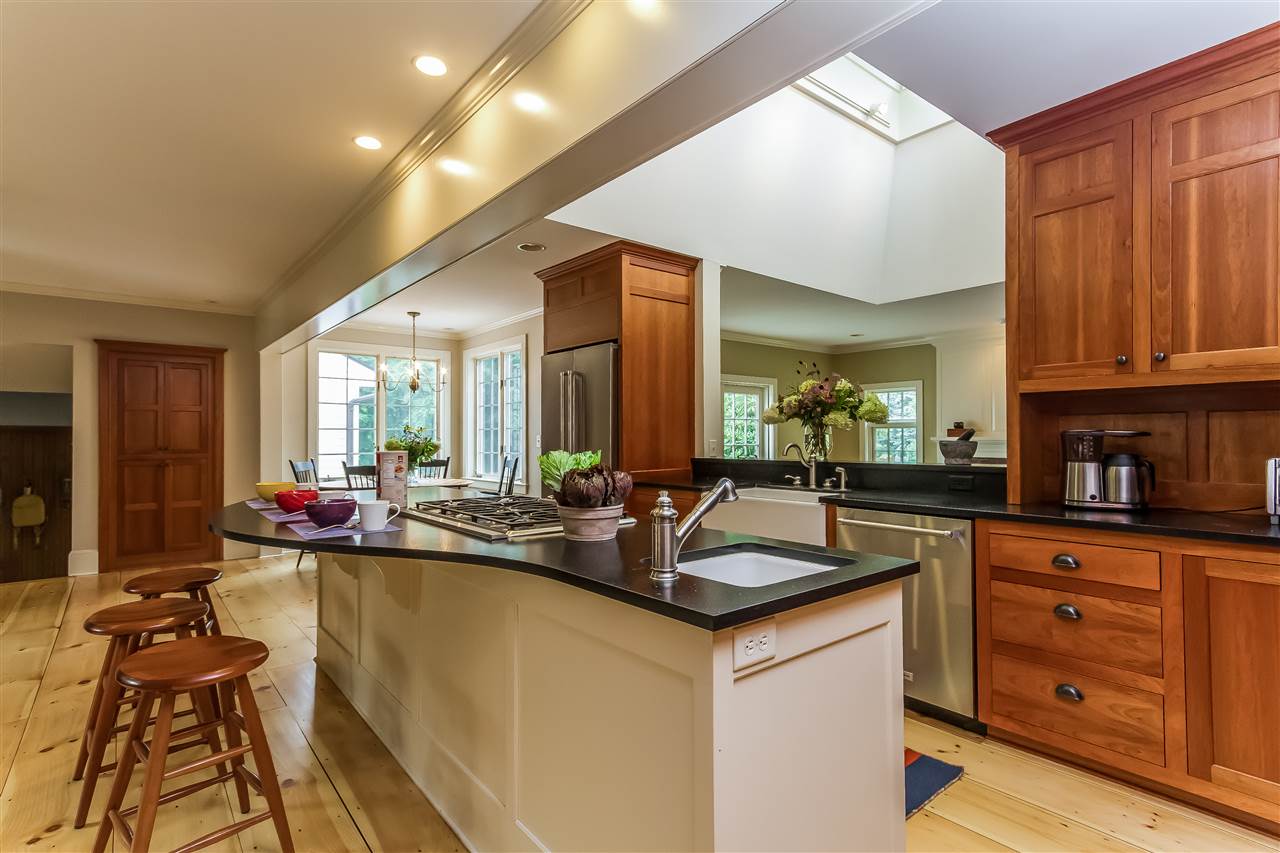 366 Wallace Road Bedford, NH 03110 - Photo 15 of 40 Gallery Image 15