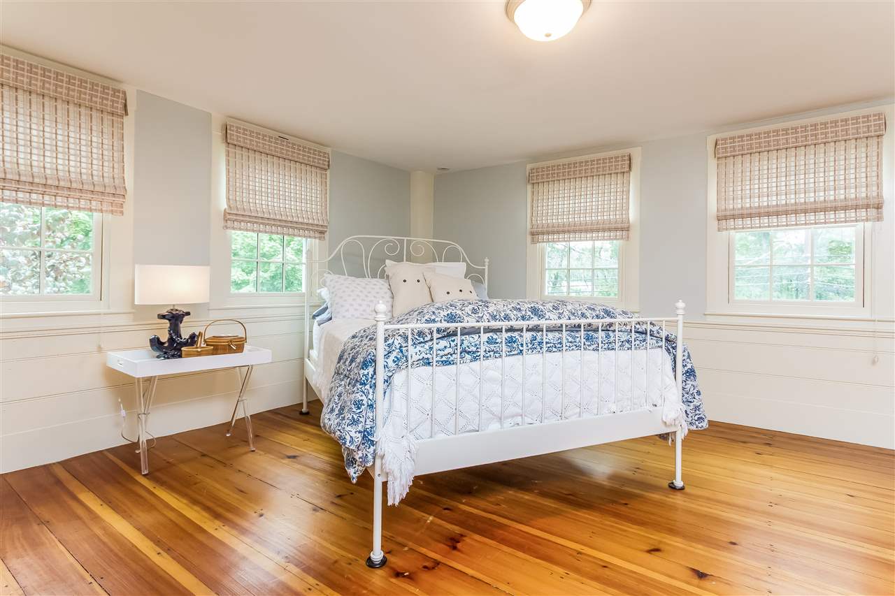 366 Wallace Road Bedford, NH 03110 - Photo 23 of 40 Gallery Image 23