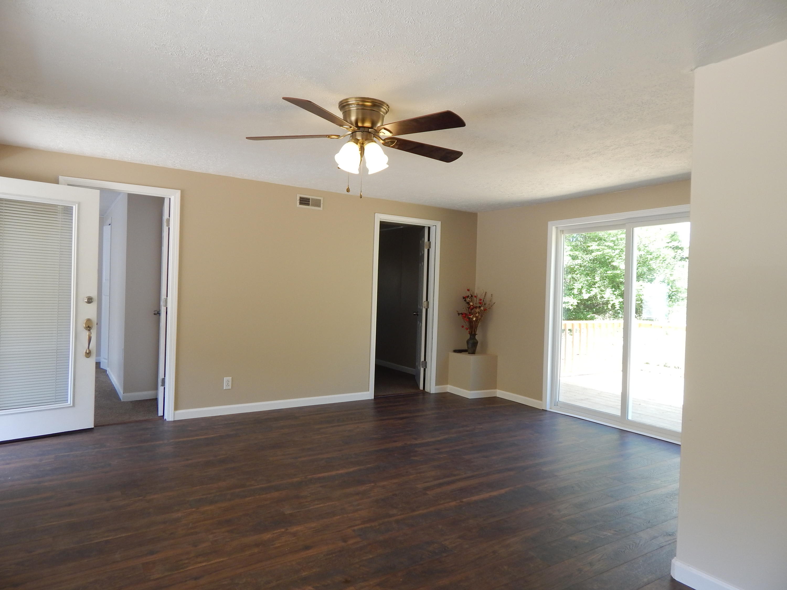 1718 Rock Springs Road Kingsport, TN 37664 - Photo 3 of 18 DSCN1728