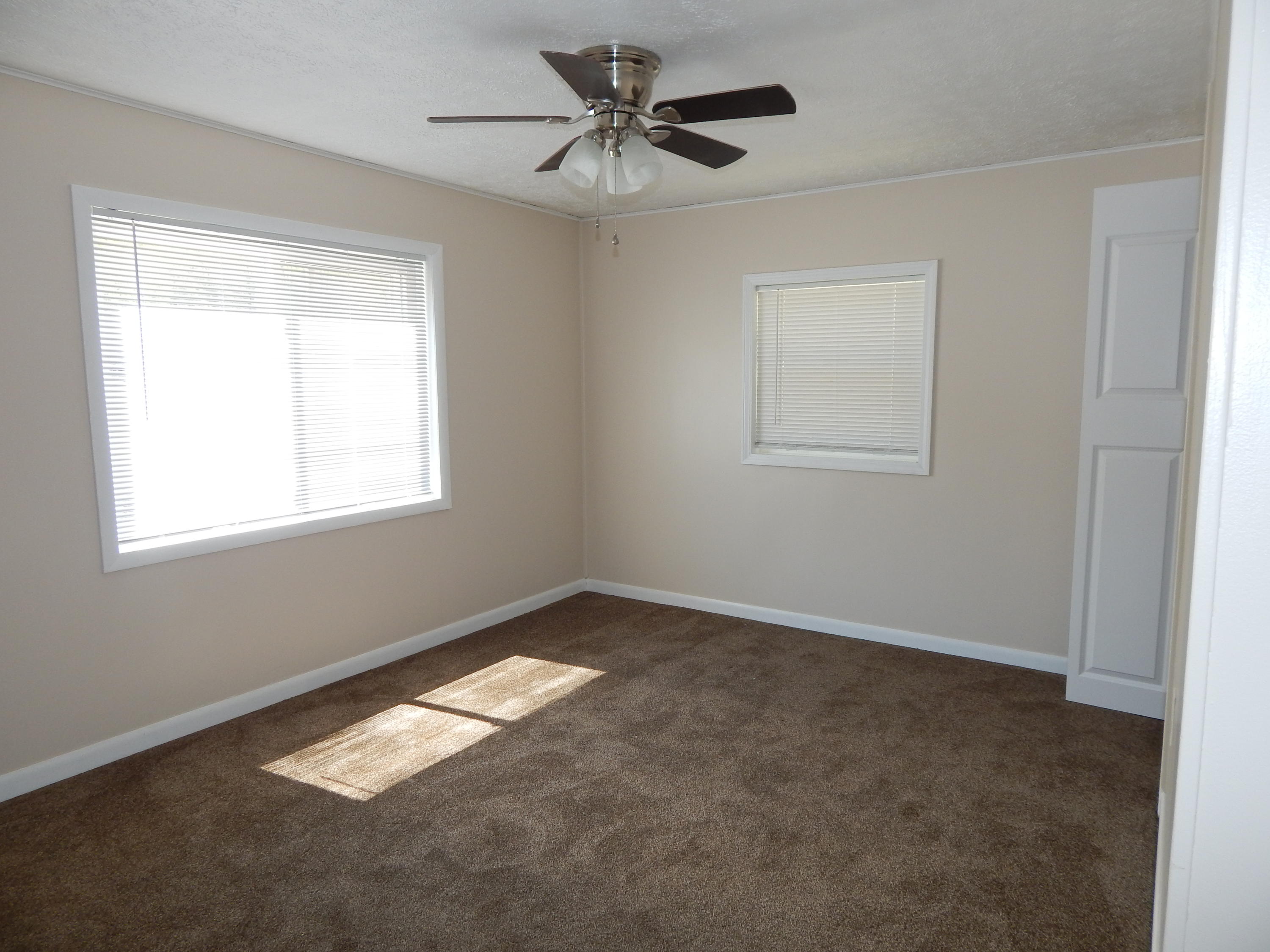 1718 Rock Springs Road Kingsport, TN 37664 - Photo 4 of 18 DSCN1717