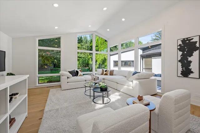 $1,599,000 | 1666 Cloverdale Avenue, Highland Park, IL 60035