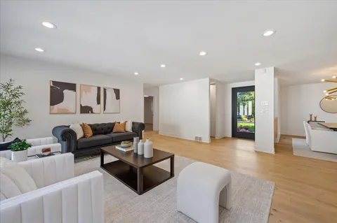 $1,599,000 | 1666 Cloverdale Avenue, Highland Park, IL 60035