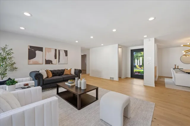 $1,599,000 | 1666 Cloverdale Avenue, Highland Park, IL 60035