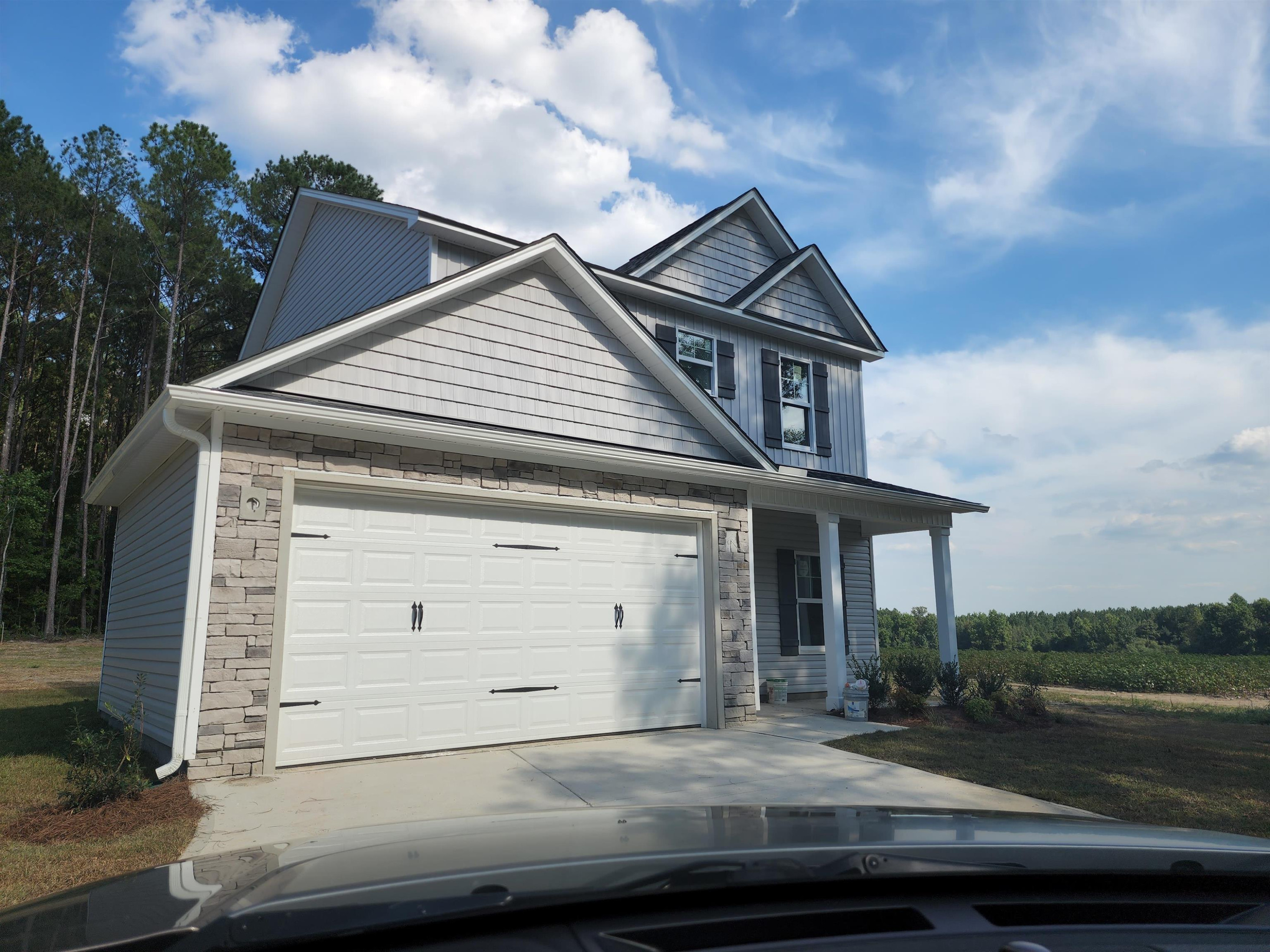 3bedroom 2 car garage on large lot