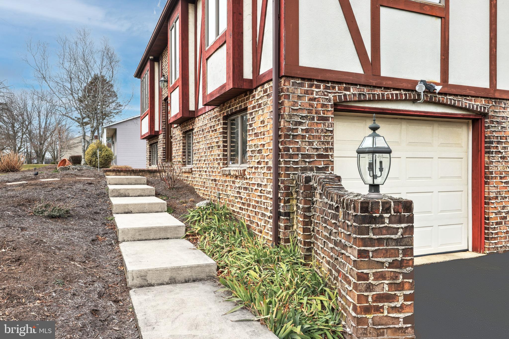 293 Shultz Road Lancaster, PA 17603 - Photo 3 of 51 Gallery Image 3