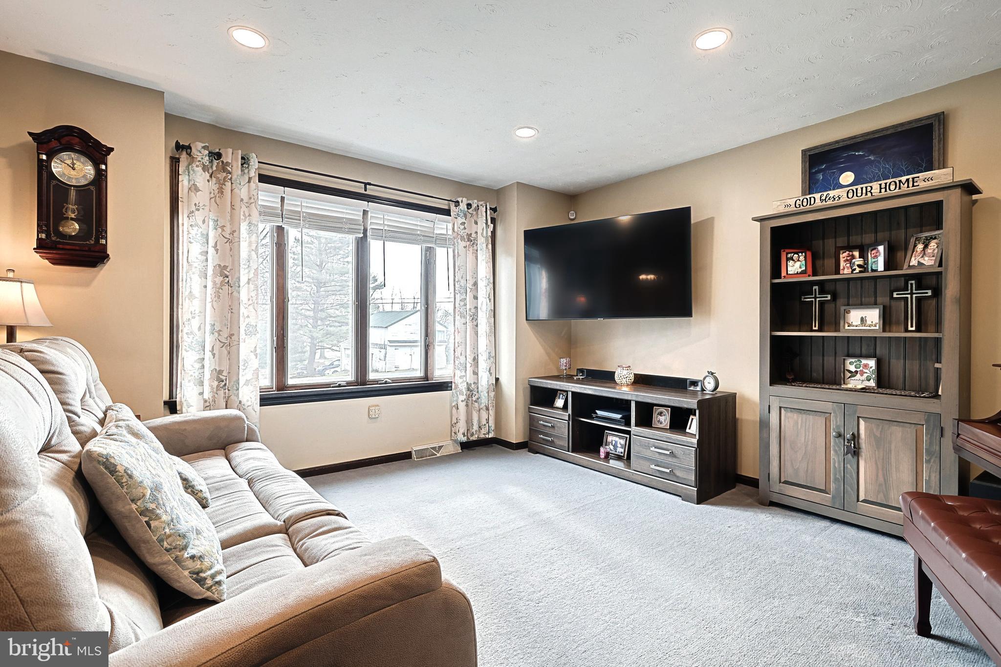 293 Shultz Road Lancaster, PA 17603 - Photo 9 of 51 Gallery Image 9