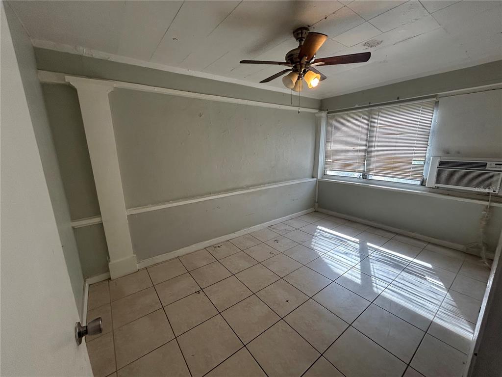 612 26th Street West, Unit 1 4 Bradenton, FL 34205 - Photo 7 of 8 a view of an empty room and window
