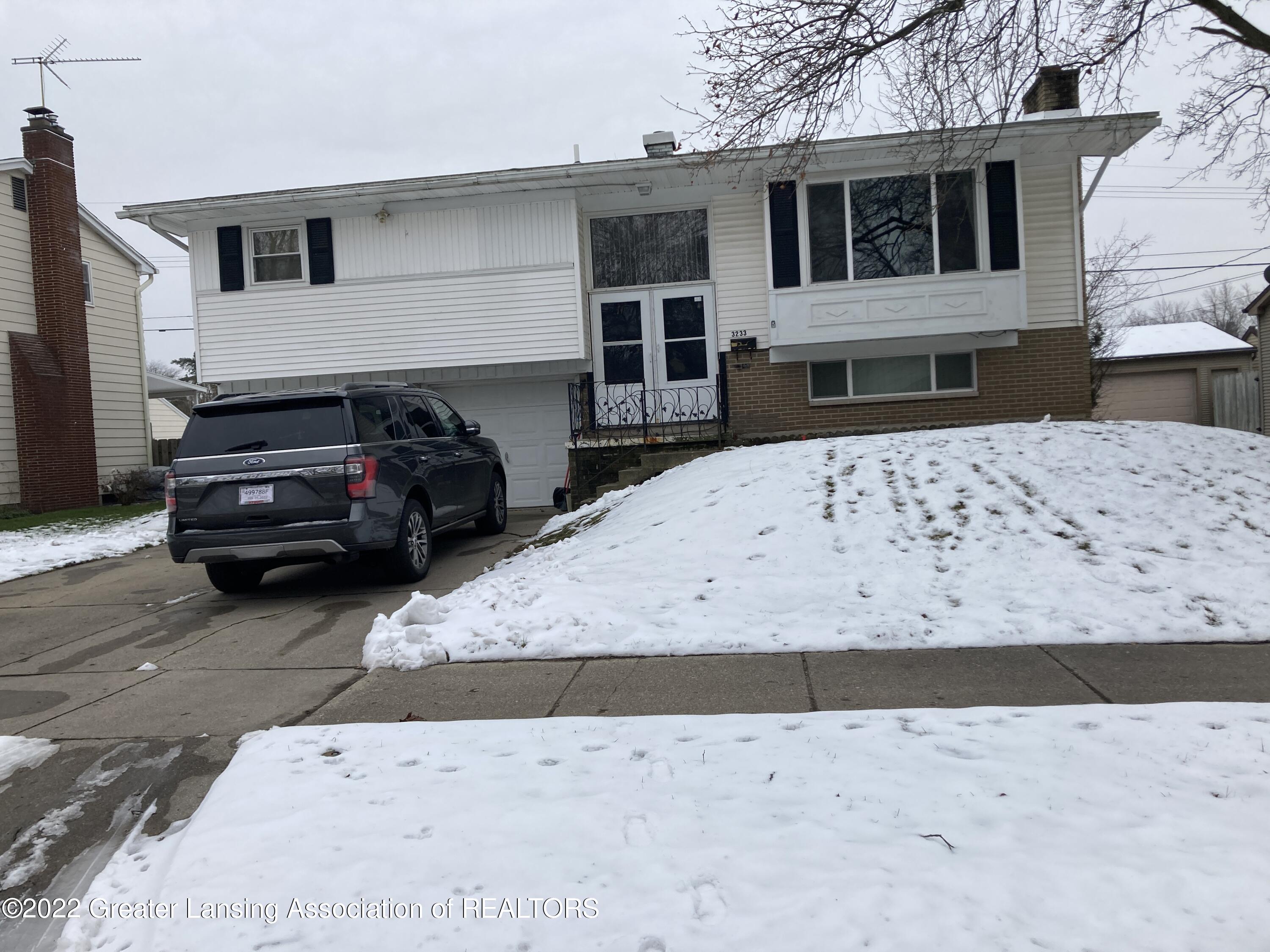 3233 Hepfer Road Lansing, MI 48911 - Photo 1 of 12 IMG_4960