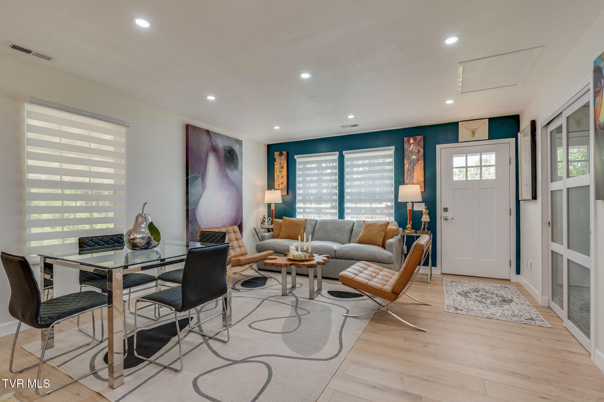 1817 Ridgemont Drive Greeneville, TN 37745 - Photo 4 of 19 Living Room