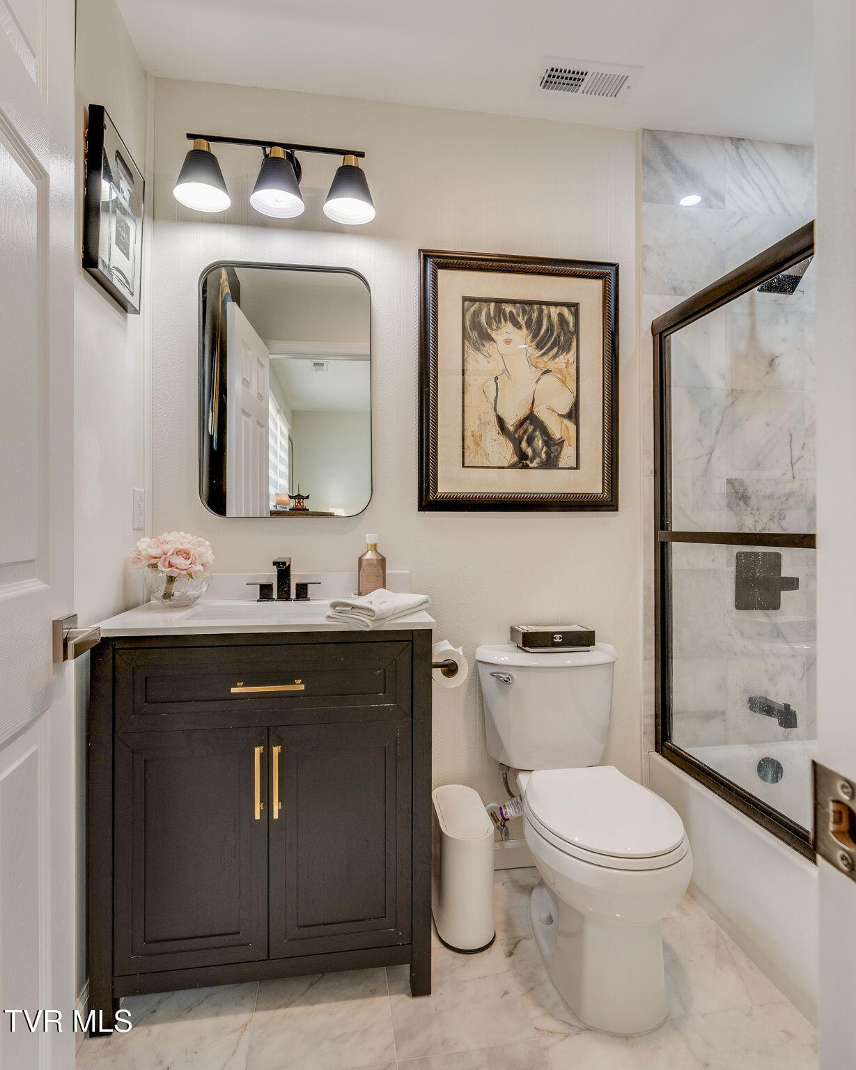 1817 Ridgemont Drive Greeneville, TN 37745 - Photo 10 of 19 Primary Bath