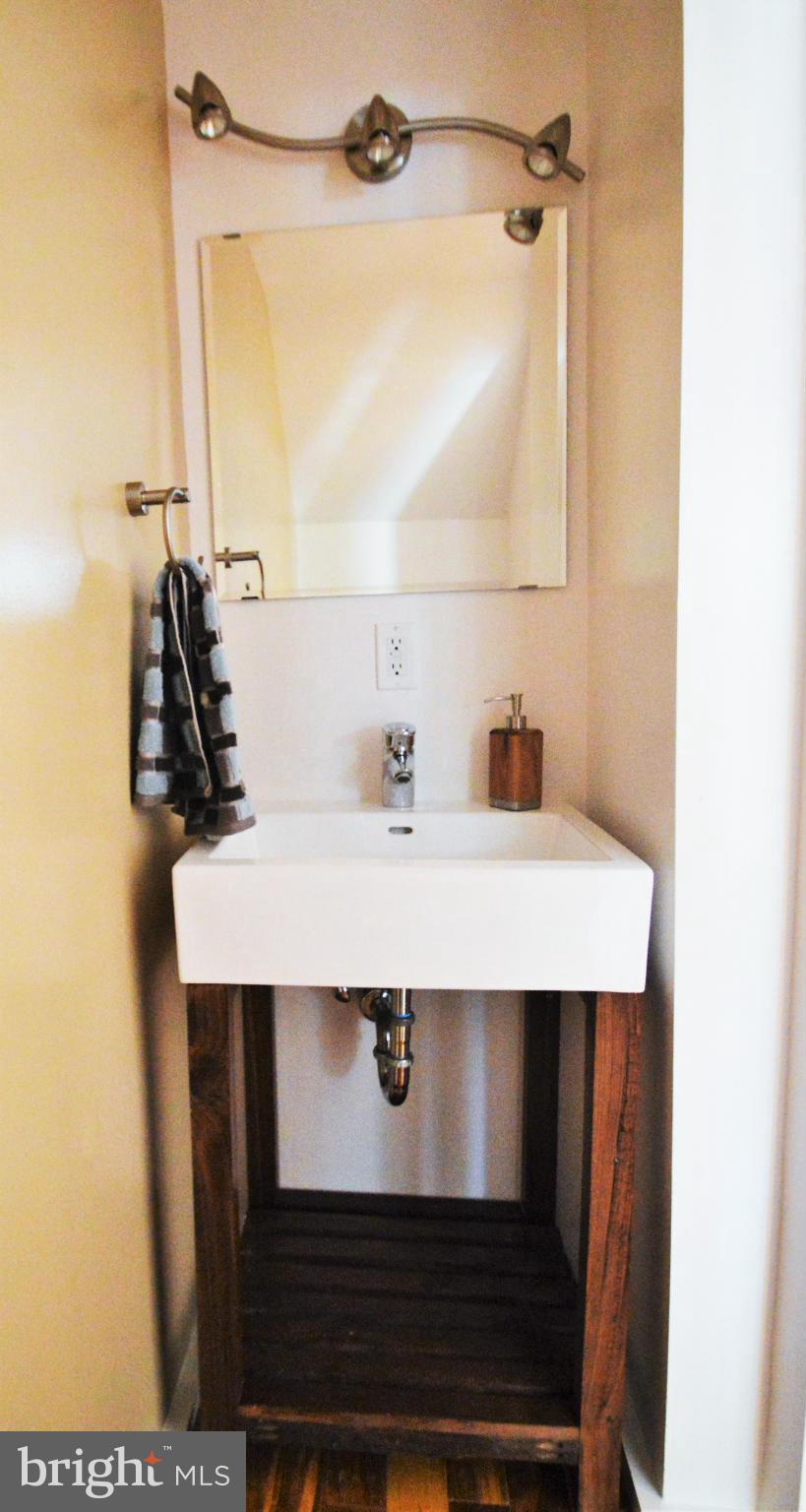 1613 Gales Street Northeast Washington, DC 20002 - Photo 10 of 28 Bath