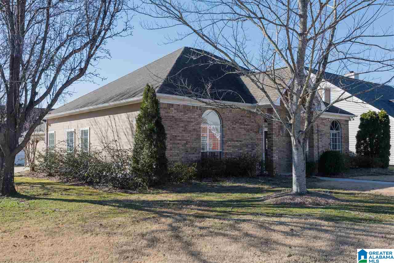 127 Stratford Circle Pelham, AL 35124 - Photo 2 of 38