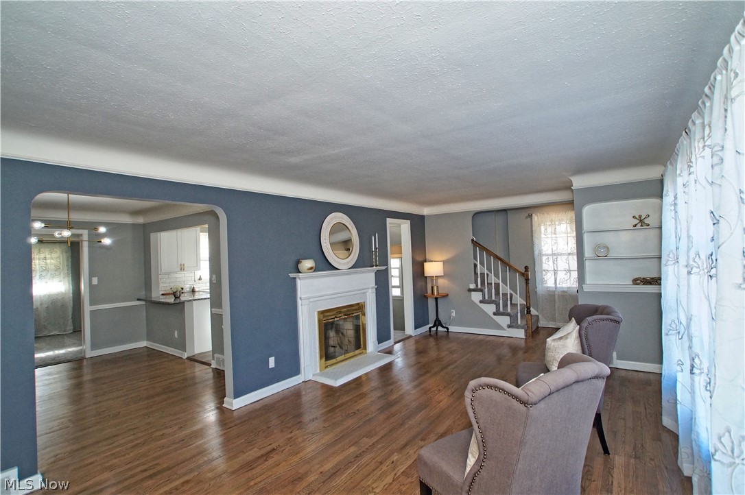 4034 Stilmore Road Cleveland, OH 44121 - Photo 3 of 26