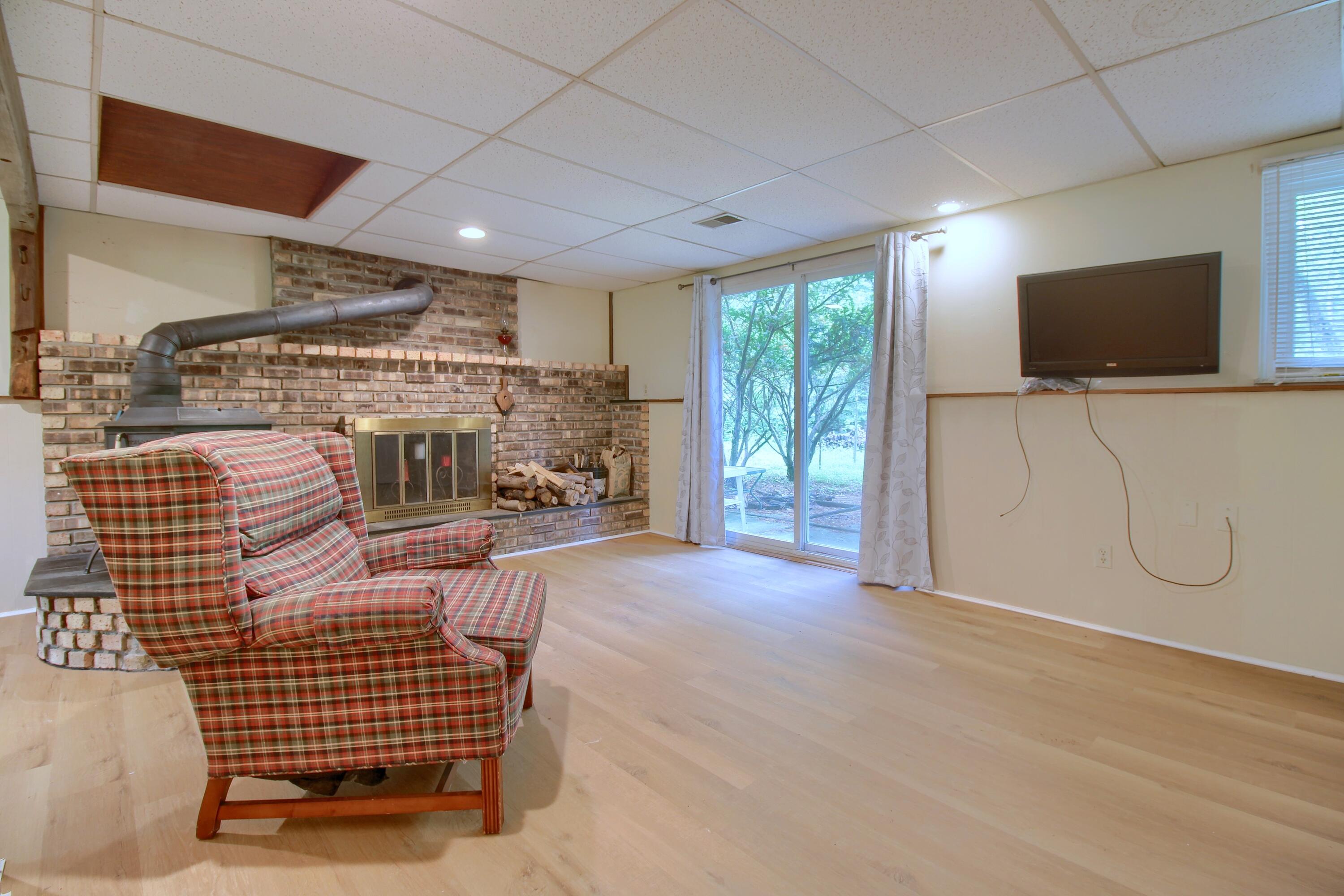 39 Judd Road Milan, MI 48160 - Photo 16 of 32 Family-Room