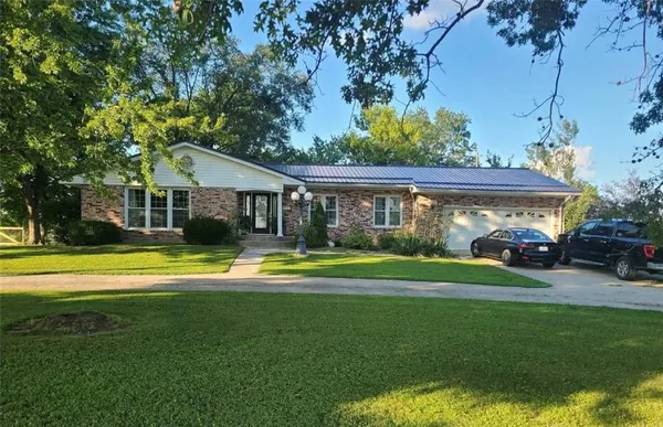 $370,000 | 32267 State Hwy PP, Macon, MO 63552