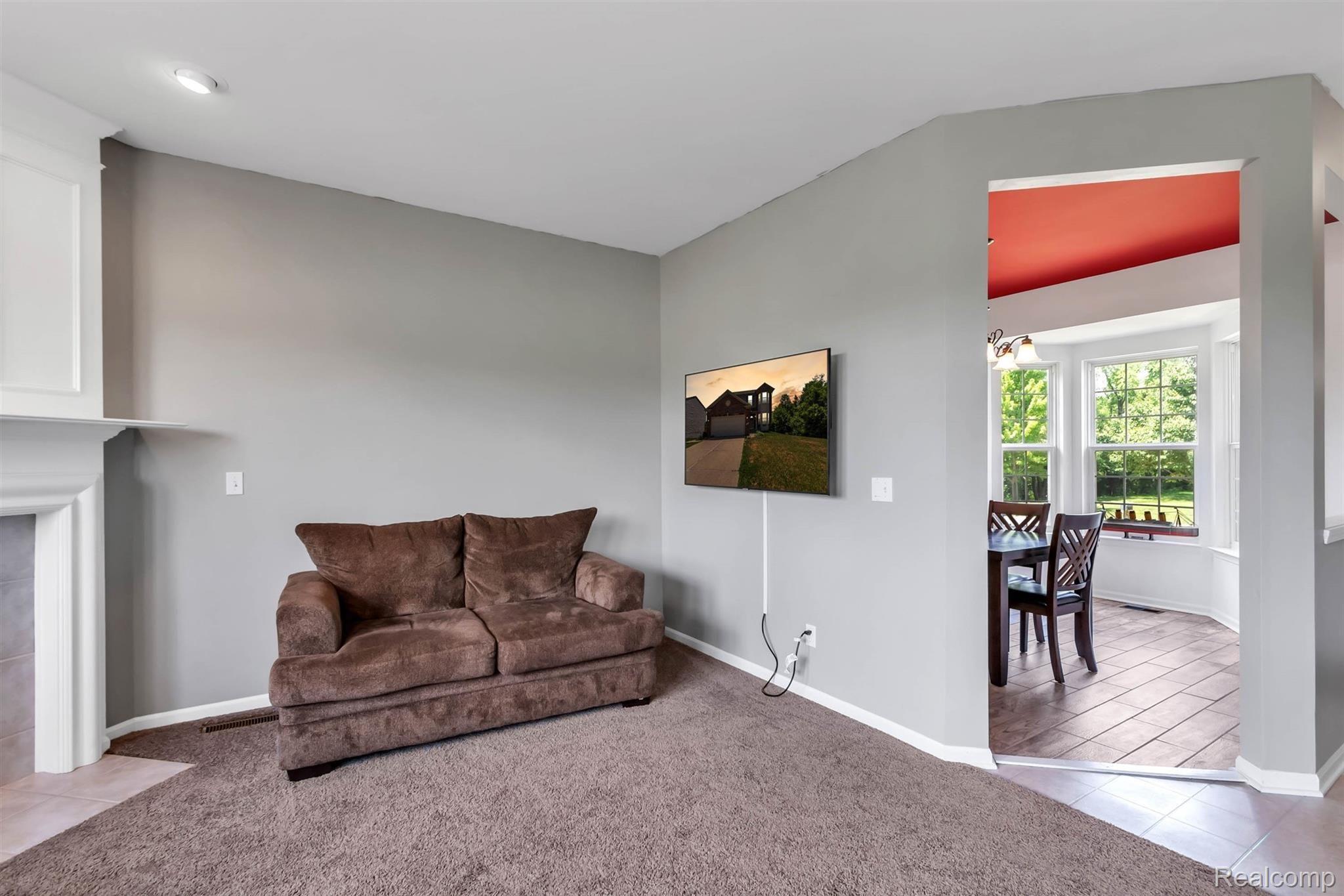 879 Deer Valley Road Holly, MI 48442 - Photo 14 of 63 12-879 Deer Valley Rd-WindowStill-R.jpg