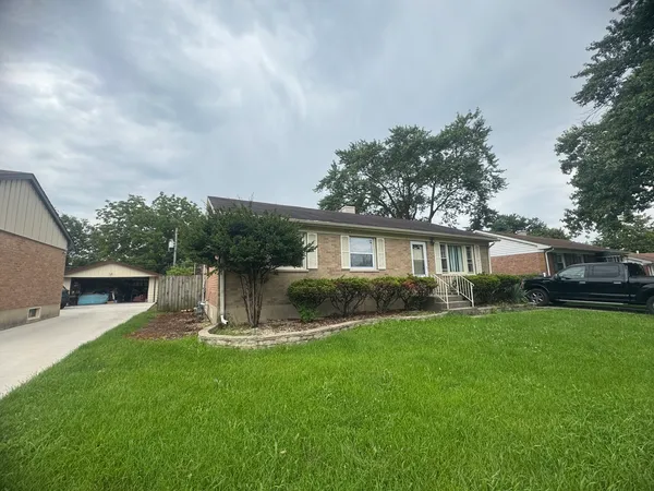 $3,200 | 27 West 155th Place, South Holland, IL 60473